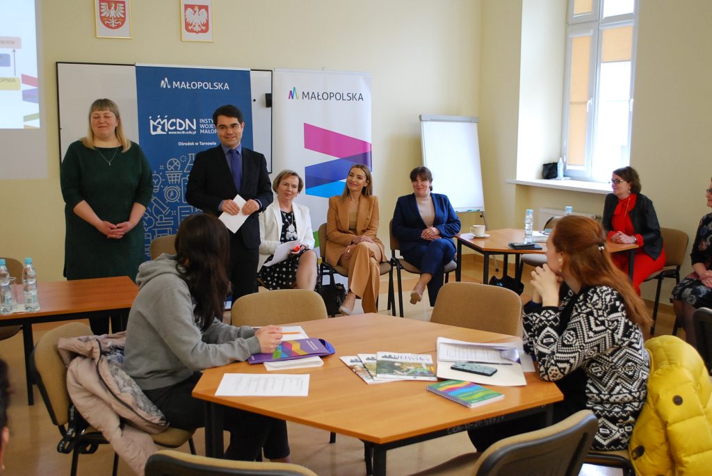 Julia Nowicka, Łukasz Cieślik - Dyrektor MCDN, Ewa Sojat - Wicedyrektor ds. Ośrodka w Tarnowie, Angelika Bilska - Zastępca Dyrektora ds. Rynku Pracy PUP w Tarnowie, Anna Mikosz - Radna WM