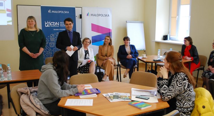 Julia Nowicka, Łukasz Cieślik - Dyrektor MCDN, Ewa Sojat - Wicedyrektor ds. Ośrodka w Tarnowie, Angelika Bilska - Zastępca Dyrektora ds. Rynku Pracy PUP w Tarnowie, Anna Mikosz - Radna WM