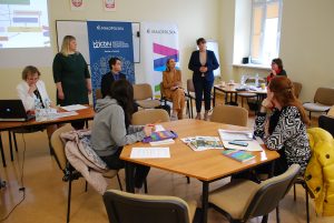 Ewa Sojat - Wicedyrektor ds. Ośrodka w Tarnowie, Julia Nowicka, Łukasz Cieślik - Dyrektor MCDN, , Angelika Bilska - Zastępca Dyrektora ds. Rynku Pracy PUP w Tarnowie, Anna Mikosz - Radna WM