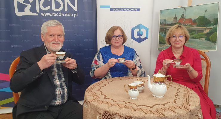 Prowadzący konferencję: (od lewej) Marek Legutko z Stowarzyszenia Nauczycieli Matematyki, Halina Pulchny z Małopolskiego Centrum Doskonalenia Nauczycieli oraz Małgorzata Dutka-Mucha, wicedyrektor Małopolskiego Centrum Doskonalenia Nauczycieli w Krakowie.