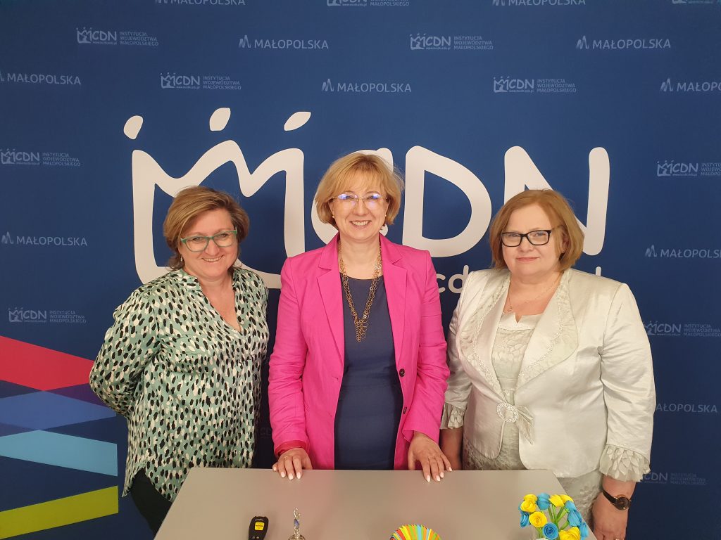 Agnieszka Gietner, nauczyciel doradca metodyczny ds. muzyki, MCDN Ośrodek w Krakowie; Małgorzata Dutka-Mucha, wicedyrektor MCDN ds. Ośrodka w Krakowie; Halina Pulchny, nauczyciel konsultant ds. matematyki, MCDN Ośrodek w Krakowie