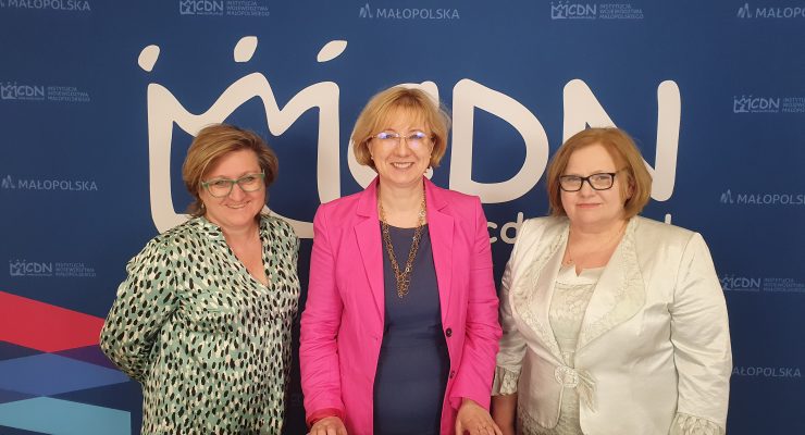 Agnieszka Gietner, nauczyciel doradca metodyczny ds. muzyki, MCDN Ośrodek w Krakowie; Małgorzata Dutka-Mucha, wicedyrektor MCDN ds. Ośrodka w Krakowie; Halina Pulchny, nauczyciel konsultant ds. matematyki, MCDN Ośrodek w Krakowie