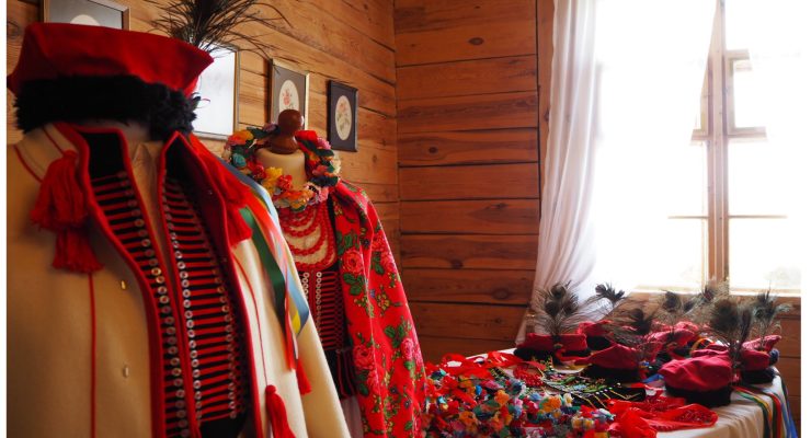 Muzeum Nadwiślański Park Etnograficzny w Wygiełzowie i Zamek Lipowiec