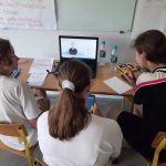 Uczestnicy zajęć z kompetencji przedmiotowych podczas pracy zespołowej