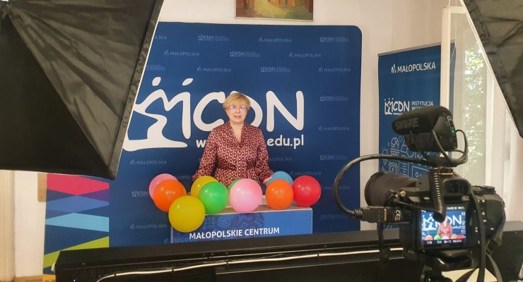 Małgorzata Dutka-Mucha, wicedyrektor do spraw ośrodka w Krakowie w studiu transmisyjnym