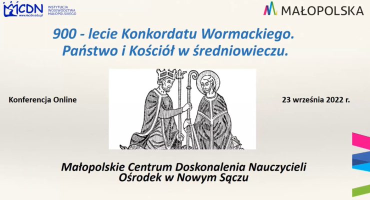 Na zdjęciu znajdują się dwie osoby. Jedna przedstawia cesarza a druga papieża. Powyżej znajduje się napis z tytułem konferencji „ 900 lecie Konkordatu Wormackiego. Państwo i Kościół w średniowieczu”. Poniżej postaci znajdują się informacje Konferencja online 23 września 2022 r. i pod zdjęciem napis Małopolskie Centrum Doskonalenia Nauczycieli Ośrodek w Nowym Sączu.