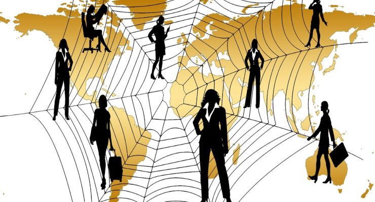 Obrazek przedstawia pajęczą sieć na której są postaci ludzi , którzy tworzą zespół.