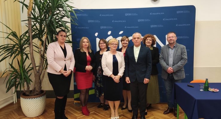 od lewej: Aneta Hajduga, Dr Halina Potok, Renata Stępień, Alicja Kolbusz, Bogusława Duda, Zygmunt Fryczek, Katarzyna Kowalczyk, Dr Jarosław A. Handzel
