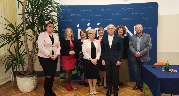od lewej: Aneta Hajduga, dr Halina Potok, Renata Stępień, Alicja Kolbusz, Bogusława Duda, Zygmunt Fryczek, Katarzyna Kowalczyk, dr Jarosław A. Handzel