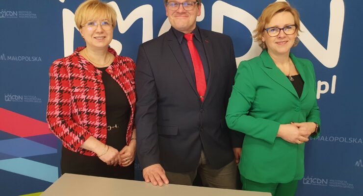 Otwierająca konferencję: Małgorzata Dutka-Mucha oraz prowadzący: Mariusz Stinia i Marta Szałach