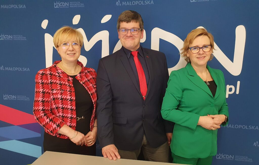 Otwierająca konferencję: Małgorzata Dutka-Mucha oraz prowadzący: Mariusz Stinia i Marta Szałach