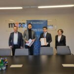 Mariusz Kękuś, Szymon Strzelichowski - wiceprezesi zarządu MARR, dr Łukasz Cieślik - dyrektor MCDN, Barbara Ledwoń - wicedyrektor Ośrodka w Oświęcimiu