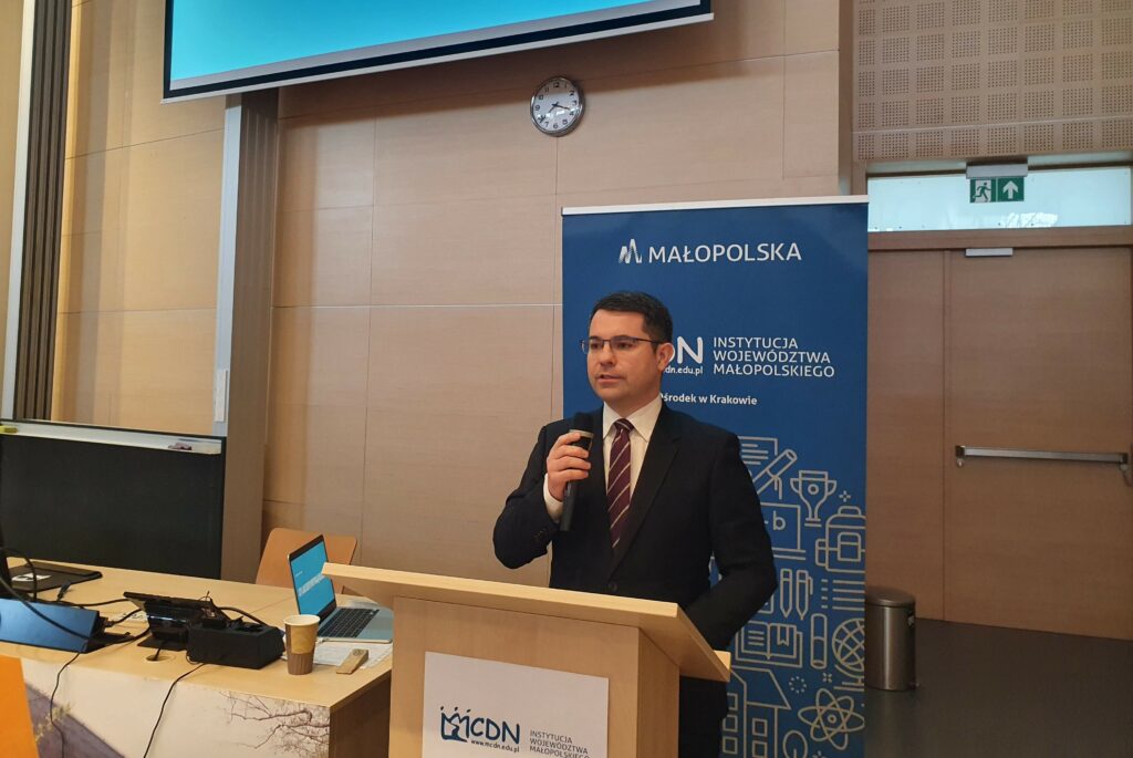 Dyrektor MCDN dr Łukasz Cieślik