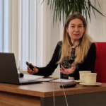 dr Aldona Guzik z Uniwersytetu Pedagogicznego podczas wystąpienia