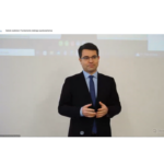 zrzut ekranu z transmisji konferencji na platformie Clickmeeting – otwarcie konferencji przez dra Łukasza Cieślika, dyrektora Małopolskiego Centrum Doskonalenia Nauczycieli