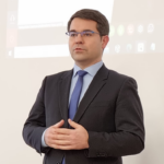 dyrektor Małopolskiego Centrum Doskonalenia Nauczycieli dr Łukasz Cieślik podczas oficjalnego otwarcia konferencji