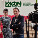 dr Joanna Rzońca i prof. Małgorzata Bogunia-Borowska w sali konferencyjnej