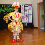 Laureaci drugiego miejsca w Konkursie strojów. Uczennica ze Szkoły Podstawowej w Nowych Żukowicach