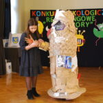 Laureaci trzeciego miejsca w Konkursie strojów. Uczniowie ze Szkoły Podstawowej w Nowej Jastrząbce