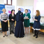 Wręczenie podziękowań dla opiekunów