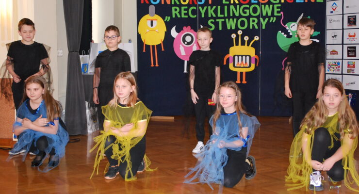 Występ dzieci ze Szkoły Podstawowej w Śmignie.