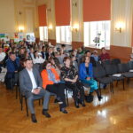 Zaproszeni goście i widownia w trakcie Konkursu strojów.