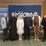 prelegenci i organizatorzy na wspólnej fotografii po zakończeniu konferencji