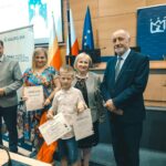 R. Kosowski, H. Cimer, prof. J.T. Duda i laureat wraz z opiekunem konkursu