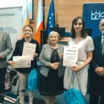 R. Kosowski, H. Cimer, prof. J.T. Duda i laureat konkursu wraz z opiekunem