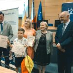 R. Kosowski, H. Cimer, J.T. Duda i laureat konkursu wraz z opiekunem