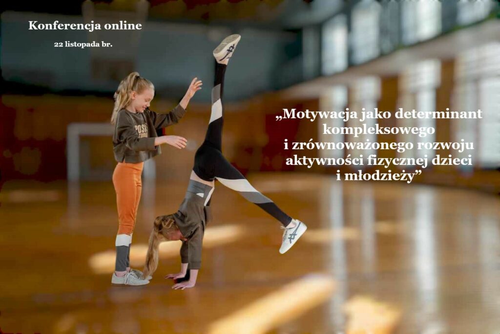 Dziewczynki ćwiczące na sali gimnastycznej