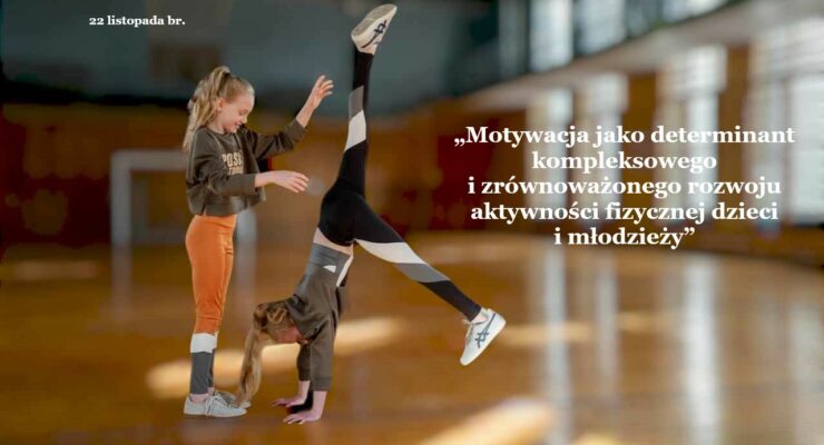 Dziewczynki ćwiczące na sali gimnastycznej