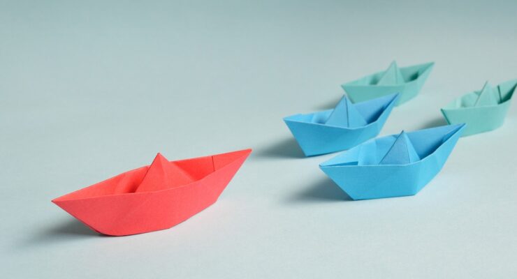 obraz trzy statki papierowe