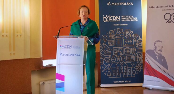 Ewa Sojat - wicedyrektor ds. Ośrodka MCDN w Tarnowie