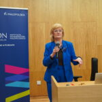 Wykład inauguracyjny - Danuta Sterna, autorka licznych publikacji i książek dla nauczycieli, współpracowała z Centrum Edukacji Obywatelskiej