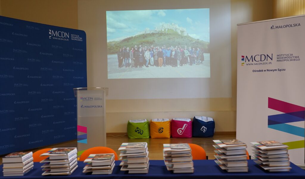 Uczestnicy wycieczki na Słowację – Zamek Spiski, książki – upominki