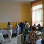 uczestnicy kursu Akademia POGRANICZE podczas poczęstunku