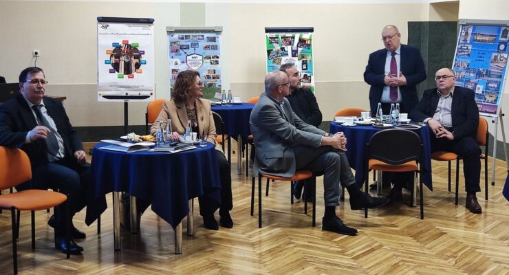 dyskusja w kawiarence edukacyjnej 1