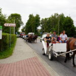 przejazd uczestników dorożkami do muzeum