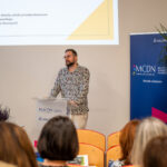 dr Karol Dudka-Różycki - pracownik Wydziału Chemii Uniwersytetu Jagiellońskiego oraz jednego z krakowskich liceów, doradca metodyczny w zakresie chemii