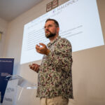 dr Karol Dudka-Różycki - pracownik Wydziału Chemii Uniwersytetu Jagiellońskiego oraz jednego z krakowskich liceów, doradca metodyczny w zakresie chemii,