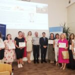 przedstawiciele szkół nagrodzonych certyfikatami