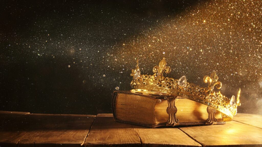 korona królewska, stara księga