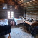 Wnętrze jednej z izb w Kurnej Chacie Kawuloka w Istebnej