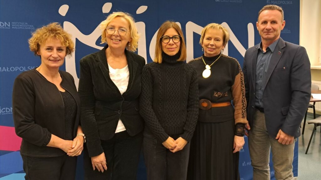 prowadzący konferencję