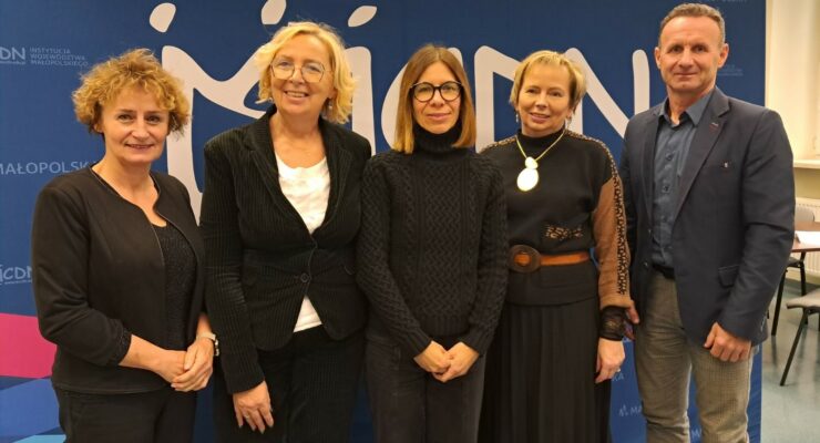 prowadzący konferencję