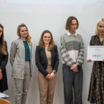 dr hab. Marlena Plebańska, prof. UW i uczestniczki projektu