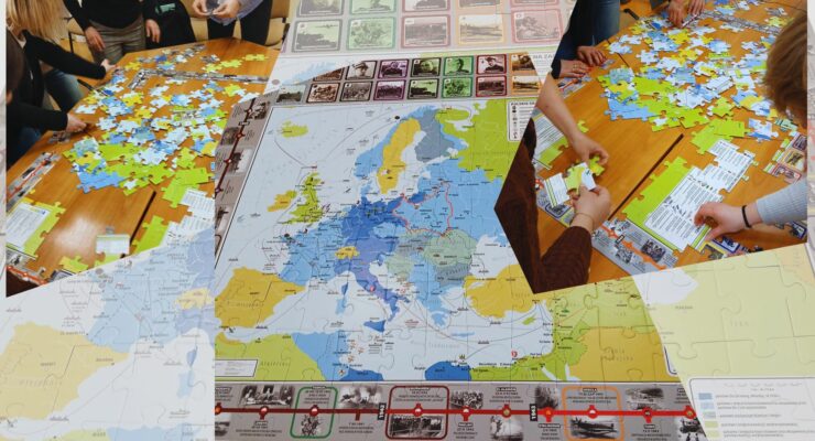zdjęcia z warsztatów „Jak uczyć historii…” z wykorzystaniem Gry edukacyjnej Puzzle – Polskie Siły Zbrojne na Zachodzie 1939 – 1945.