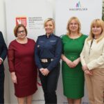 Organizatorzy i prelegenci: od lewej Grzegorz Wysopal, kierownik Działu Szkoleń Małopolskiego Ośrodka Ruchu Drogowego w Krakowie, Halina Pulchny – nauczyciel konsultant, MCDN Ośrodek w Krakowie, Nadkom. Joanna Biel-Radwańska z Wydziału Ruchu Drogowego Komendy Wojewódzkiej Policji w Krakowie, dr Małgorzata Dutka-Mucha – wicedyrektor MCDN ds. Ośrodka w Krakowie , Elżbieta Bzdek – Wizytator Kuratorium Oświaty w Krakowie, Paweł Mucha – dyrektor Małopolskiego Ośrodka Ruchu Drogowego