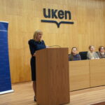 Powitanie gości i prelegentów, od lewej: dr Małgorzata Dutka-Mucha, wicedyrektor MCDN ds. Ośrodka w Krakowie, dr Magdalena Żyła – nauczyciel konsultant MCDN OK, Sandra Ziemiańska – nauczyciel w Szkole Podstawowej w Besku, Halina Pulchny - nauczyciel konsultant MCDN OK, Tomasz Półtorak dyrektor Zespołu Państwowych Szkół Muzycznych w Bochni